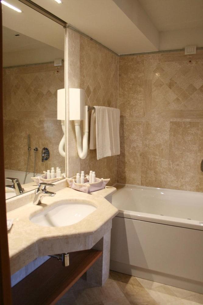 Hotel Marana Golfo Aranci Ngoại thất bức ảnh